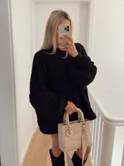 Hello Moon Shop Pull BRED Store