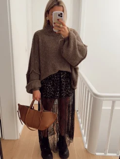 Hello Moon Shop Pull BRED Outlet