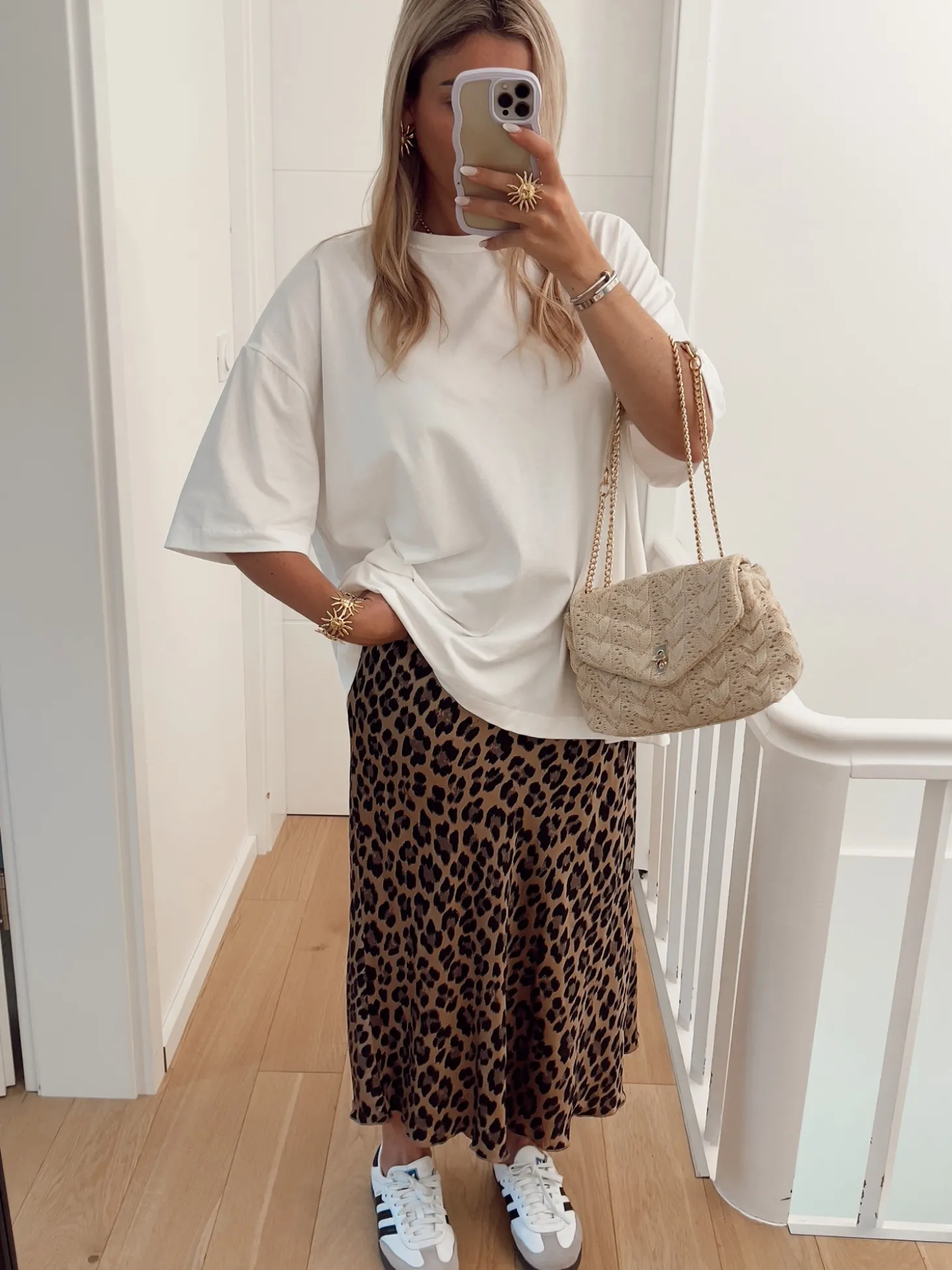Hello Moon Shop T-shirt LAVOIE Cheap